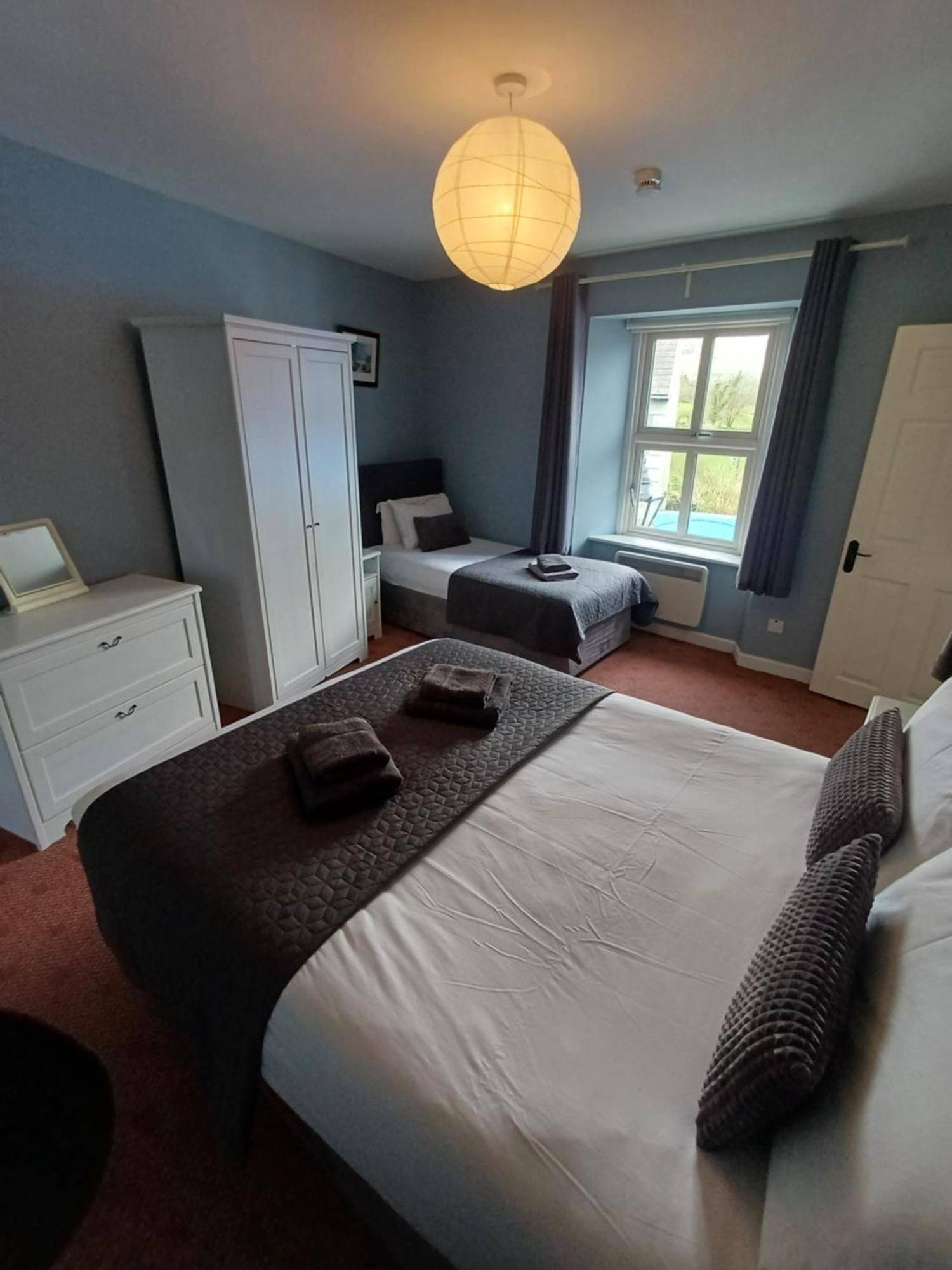 Clonbur House - One Bedroom Apartment 골웨이 외부 사진